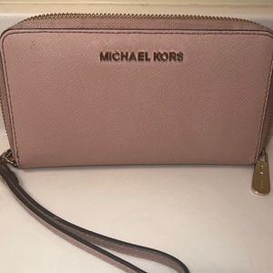 Michael Kors Jet Set Large Flat Multi Function Phone Case